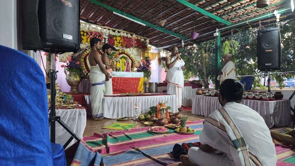 Early temple programs and devotees congregation