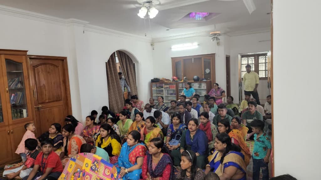 Growing congregation of devotees in Siddhartha Layout